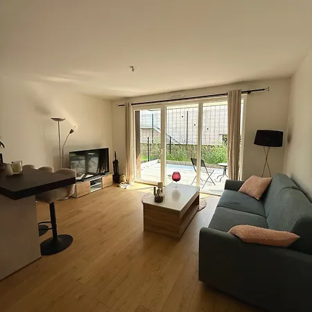 New 2 With Garden & Garage, Close To Parliament *