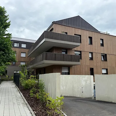 Apartament New 2 With Garden & Garage, Close To Parliament