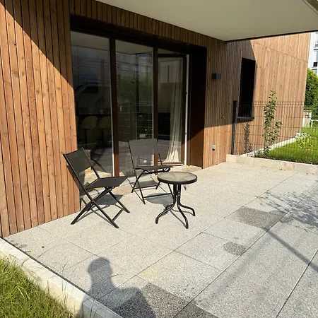 New 2 With Garden & Garage, Close To Parliament شقة