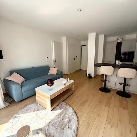 New 2 With Garden & Garage, Close To Parliament