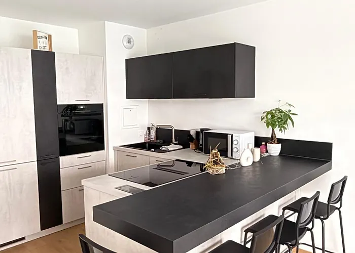 New 2 With Garden & Garage, Close To Parliament Апартаменты *
