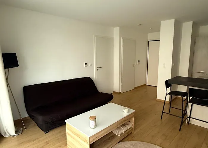New 2 With Garden & Garage, Close To Parliament *