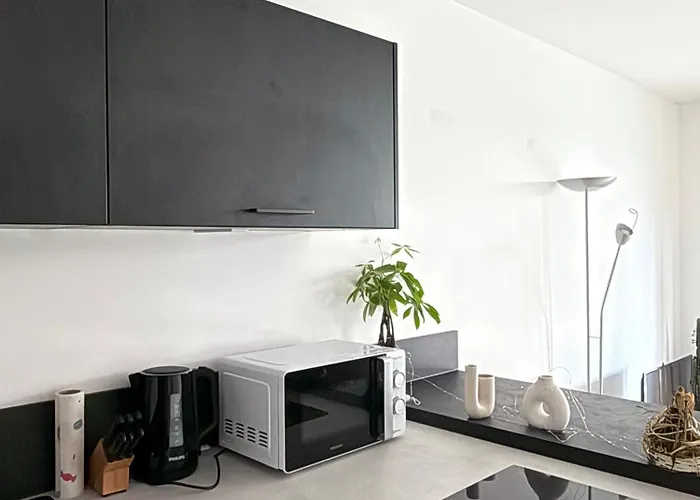 New 2 With Garden & Garage, Close To Parliament Апартаменты *